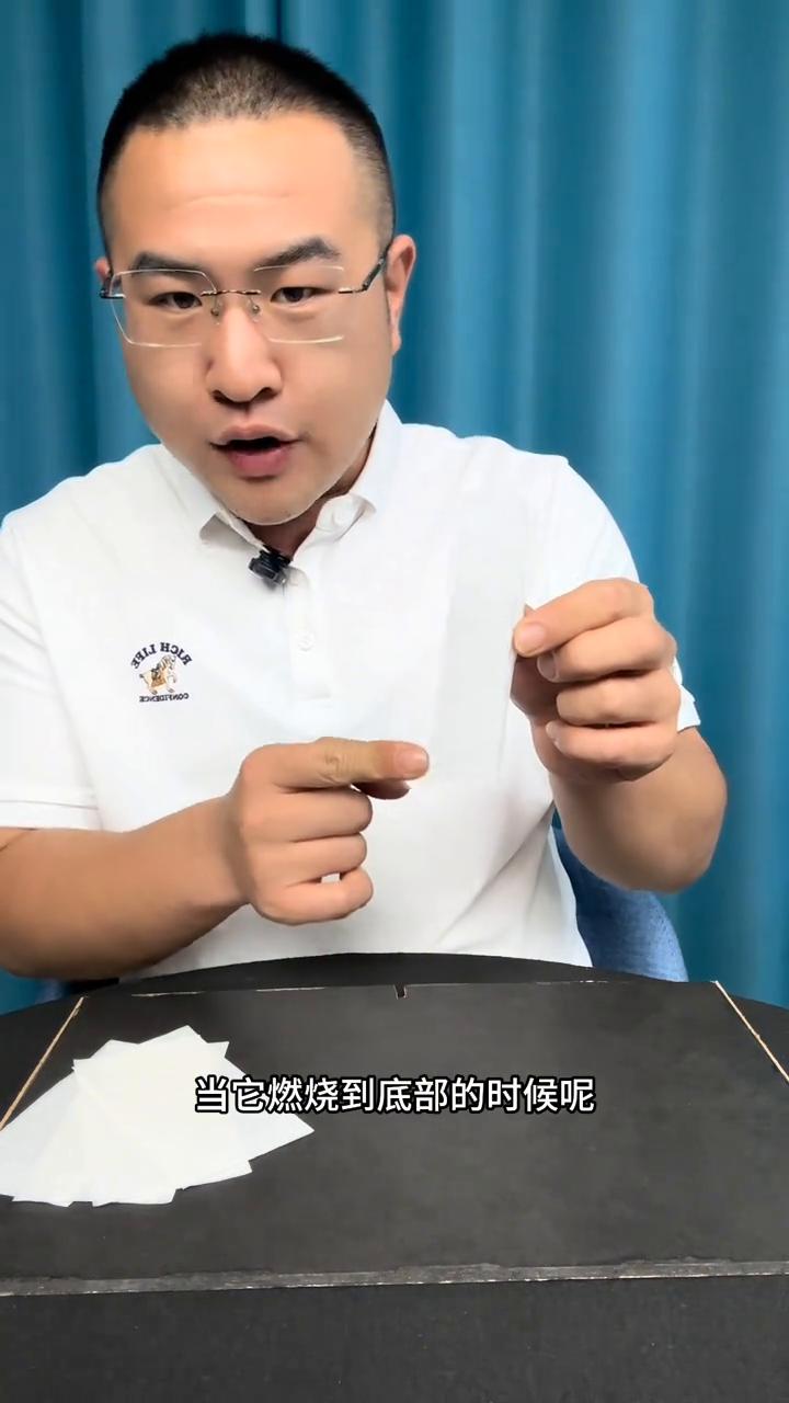 火纸御天术，鹿晗直接被惊呆。
大家好，视频中的纸飞天并且在手上写下预言是如何做到