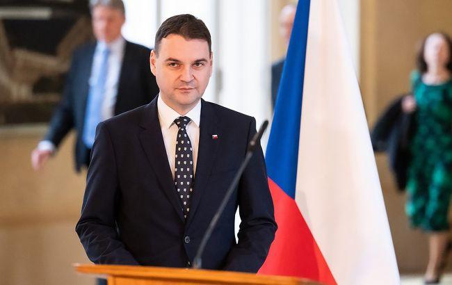 捷克外交部长彼得·马金卡在与乌克兰外长安德里·西比哈的简报会上表示，捷克计划延长