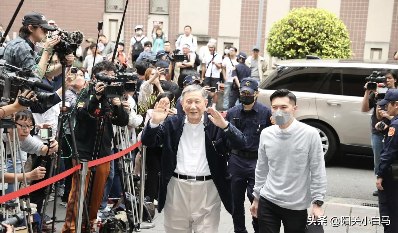 据台北地方法院26日下午消息，台湾民众党前主席柯文哲所涉京华城案、政治献金案一审