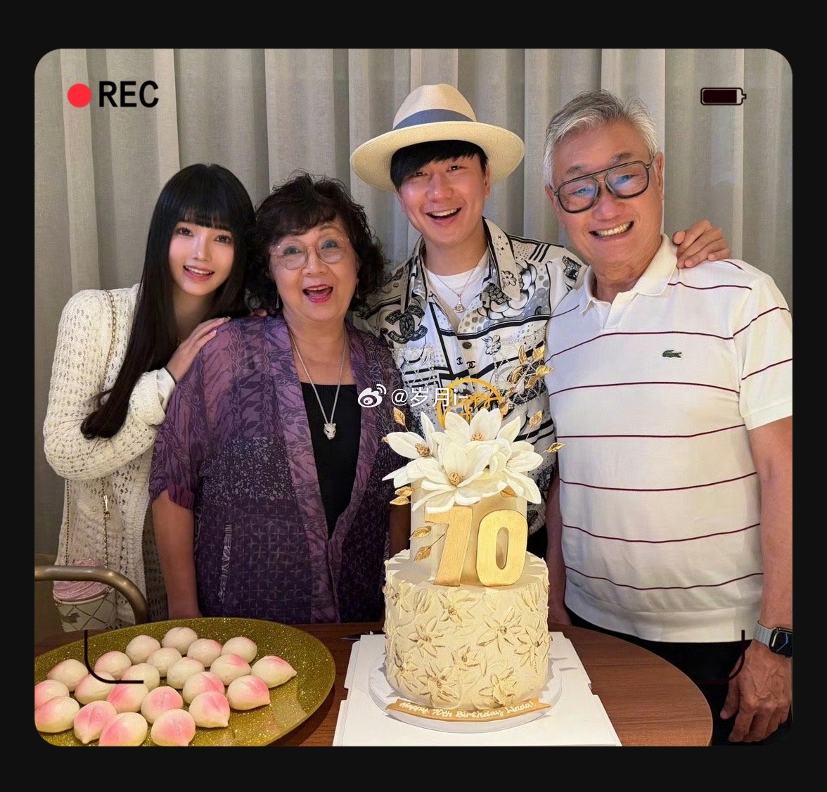 生快、官宣恋情了。 