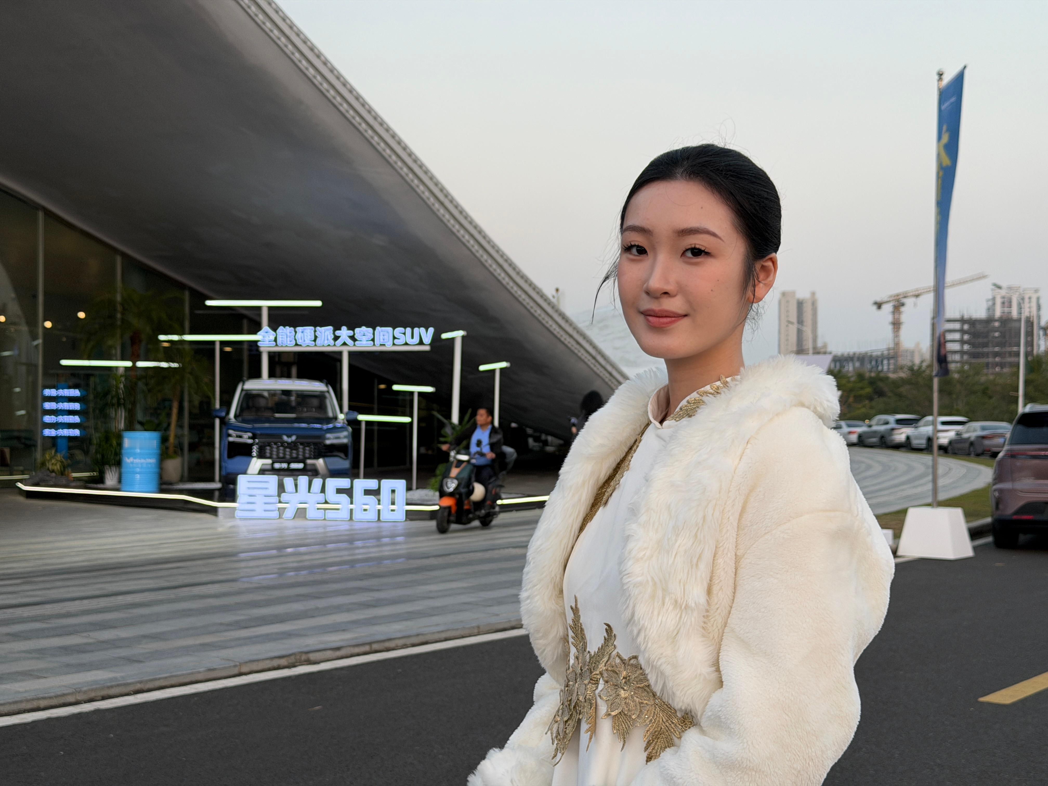 昨天五菱发布会上的这个小姐姐，我很是喜欢😍大v聊车