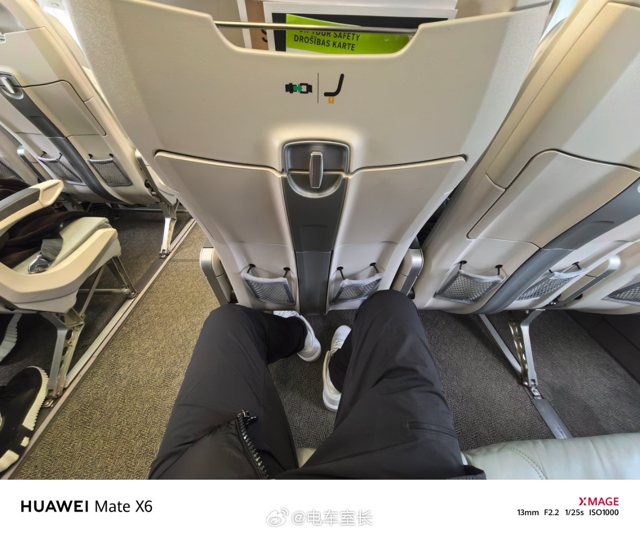 解锁瑞士航空空客220-300，飞机很新还是皮质座椅，但是大家看看这个1000块