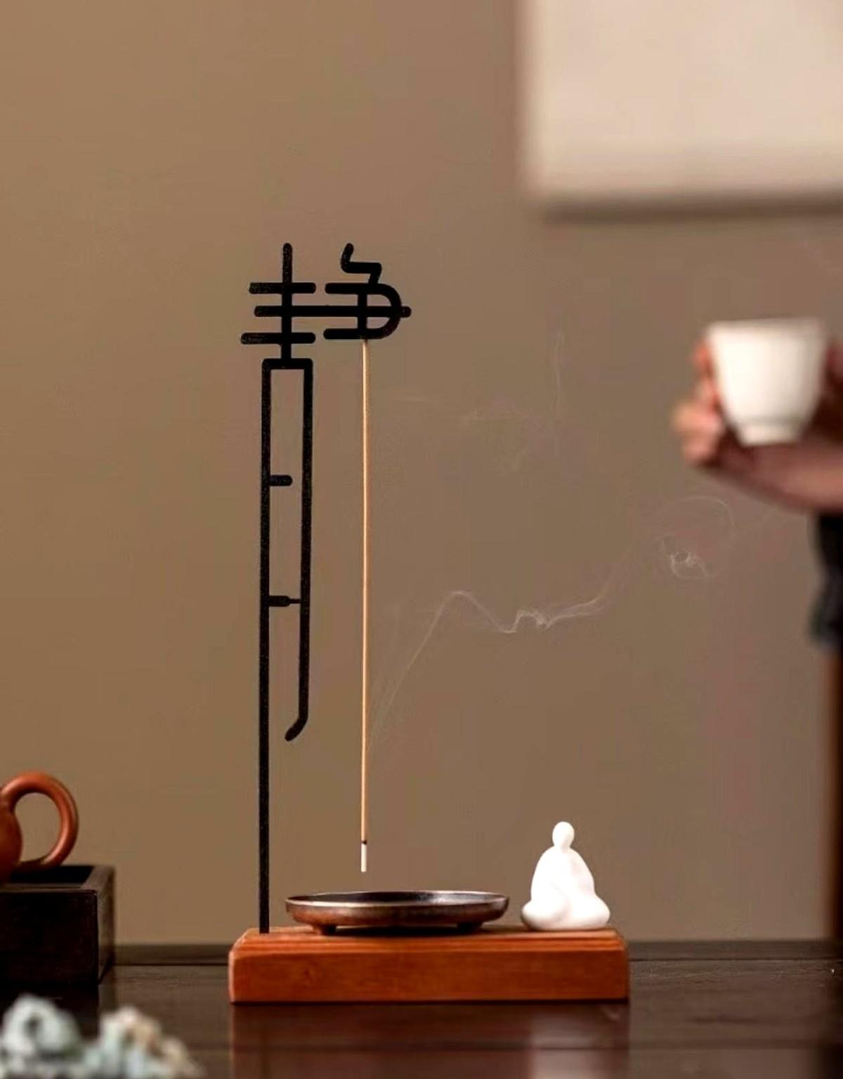 网上有段话挺扎心的：别总想着把你的三观，硬塞进别人的脑子里。
你在山顶看到的是云