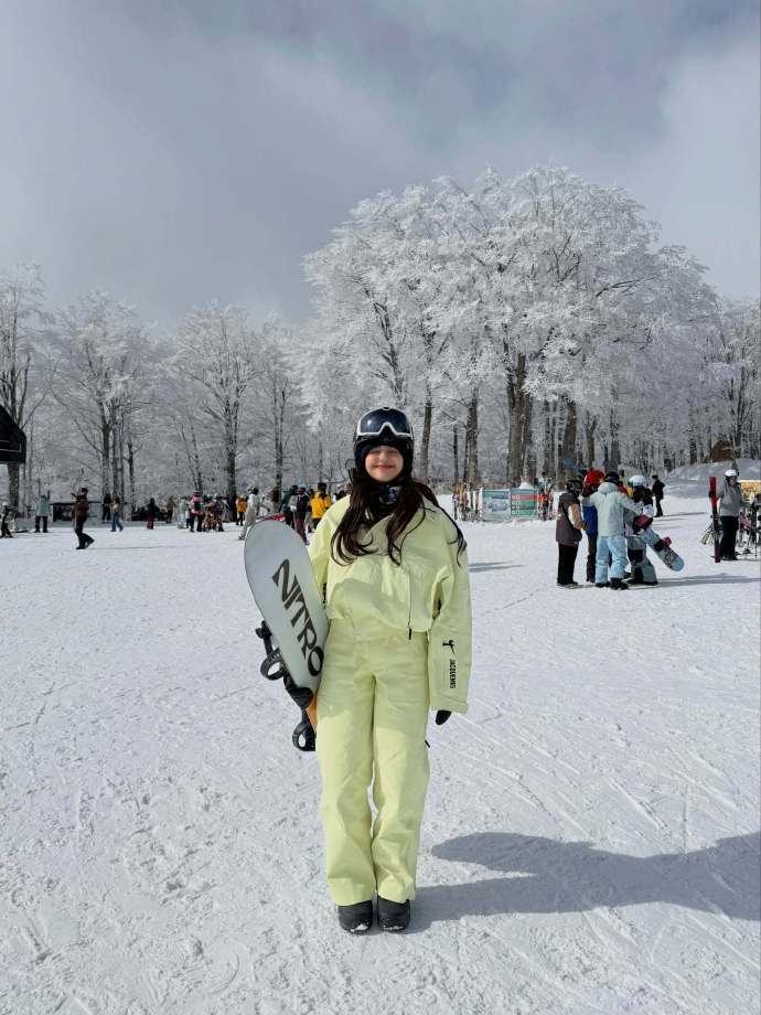 Lisa在线招募滑雪教练 Lisa 晒出滑雪照又帅又萌～发文 “Now acce