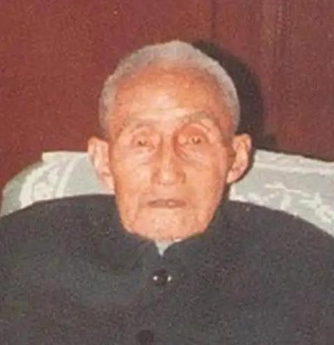 1949年，原79军军长被俘虏后想要自尽，想到自己20岁的漂亮老婆，一脸麻子，身