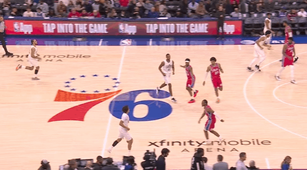 逐帧拆解：杰隆-泰森的生涯之夜，爆砍39分&助攻莫布里扣篮绝杀图1波特接球突破停