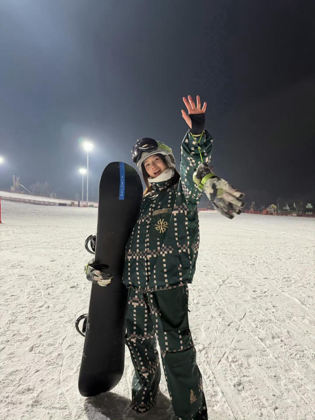 哇塞，艾米去滑雪啦，这位选手有没有拍视频呀