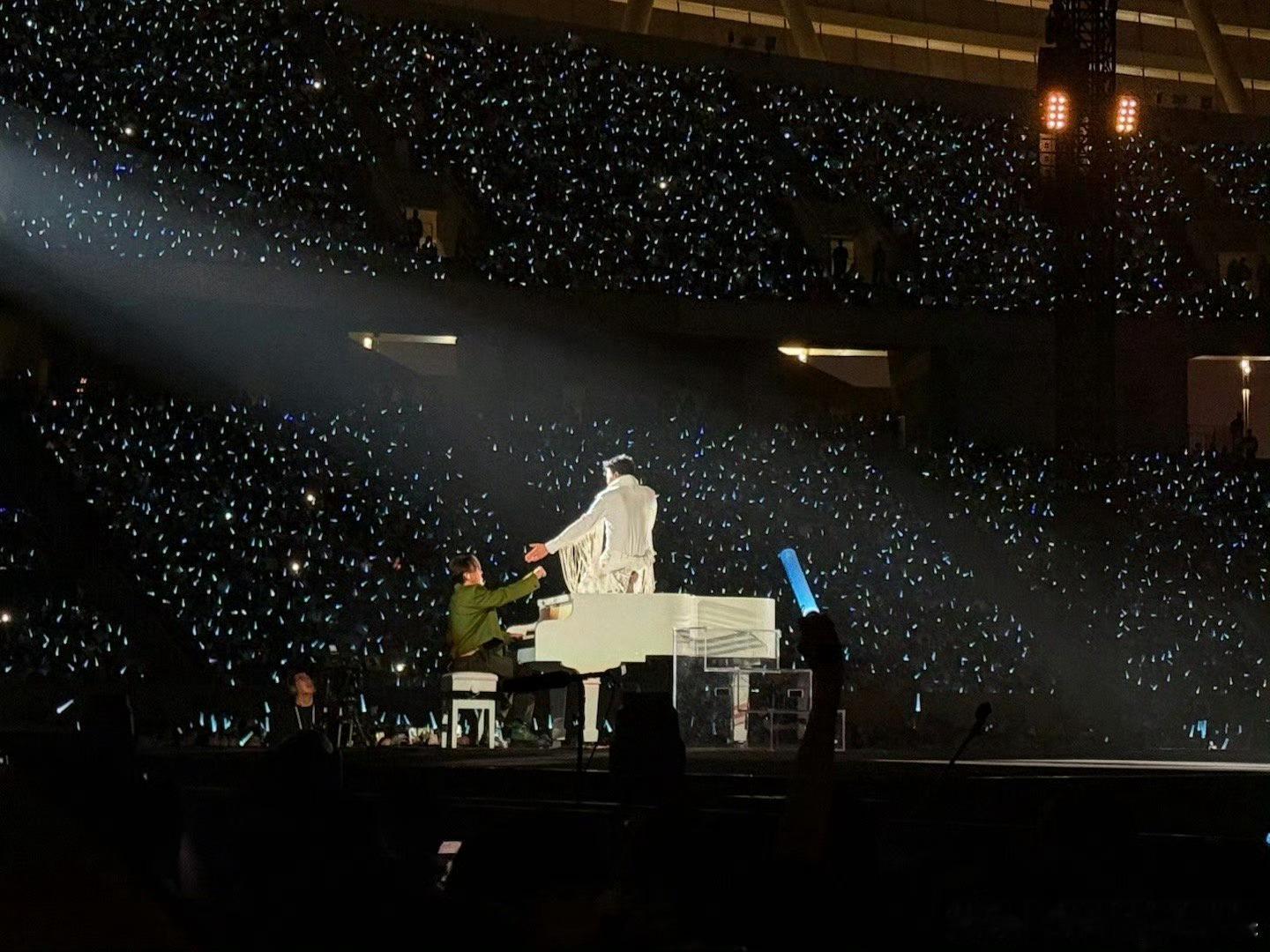 艾福杰尼追星陶喆 艾福杰尼的追星日常好圈粉！打卡陶喆天津演唱会，从初中就喜欢，晒