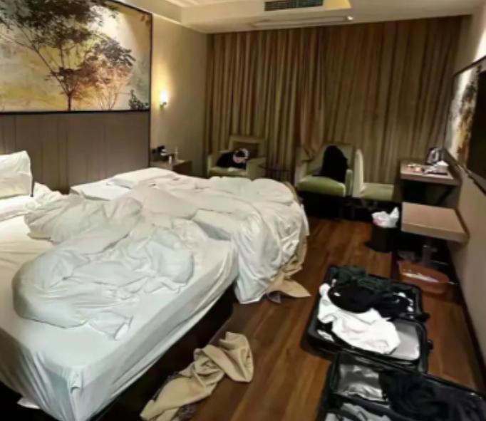 江西南昌，两名女子外出入住酒店，本想在房间里放松休息、舒缓身心，便放心大胆脱掉衣