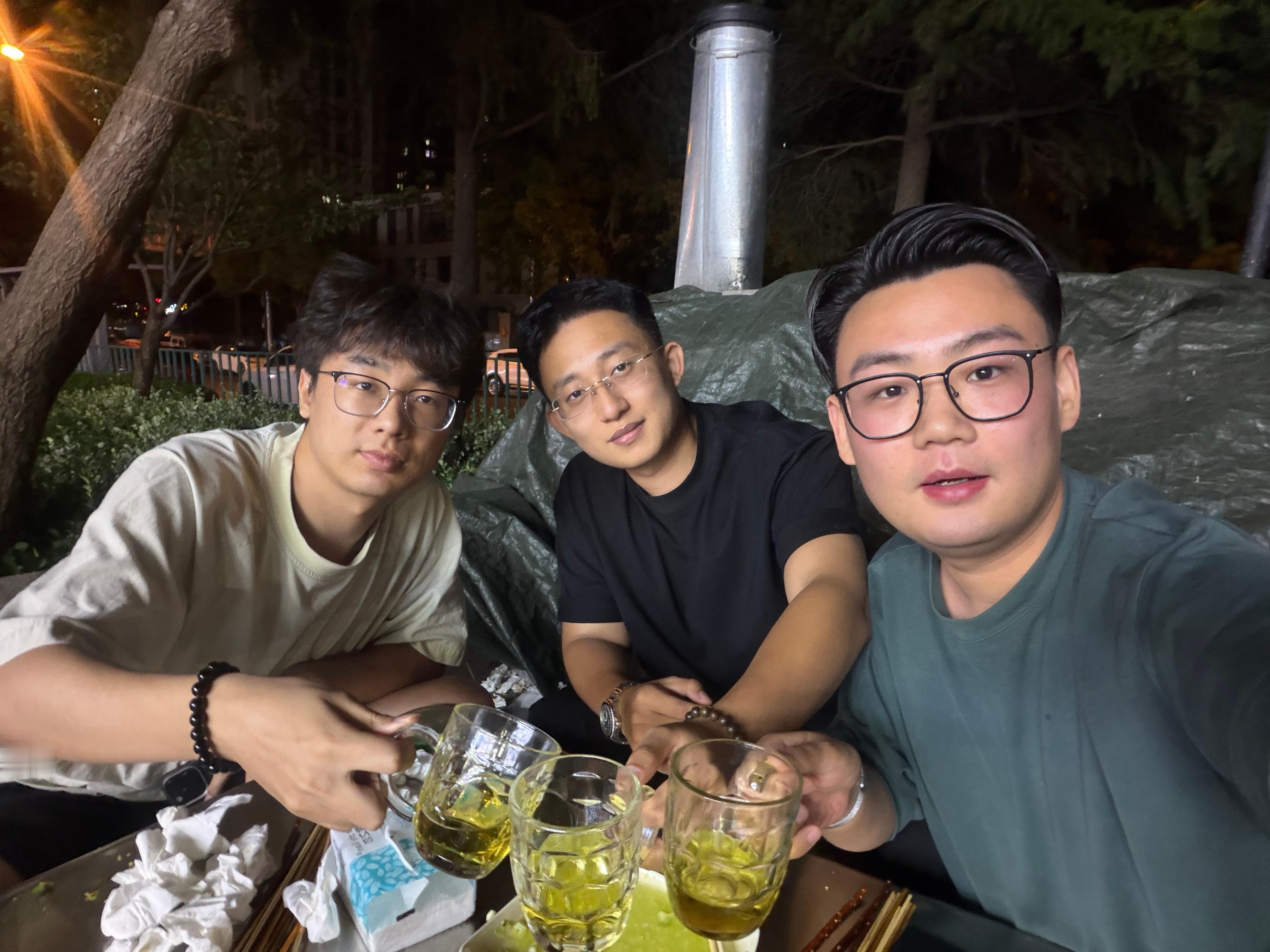 独立做账号半个月了，这半个月没怎么开张增收。兼职也找了不少，但合适的不多，泡面倒