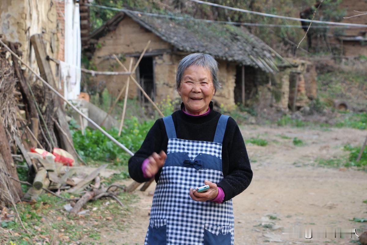 是不是人老了，子女都不会管老人了？

“是不是人老了，子女都不会管了？”这声叹息
