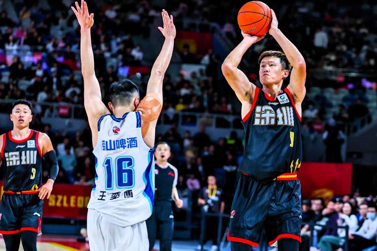 2025-2026赛季CBA截至12月17日，青岛男篮以两战全胜（89-77深圳