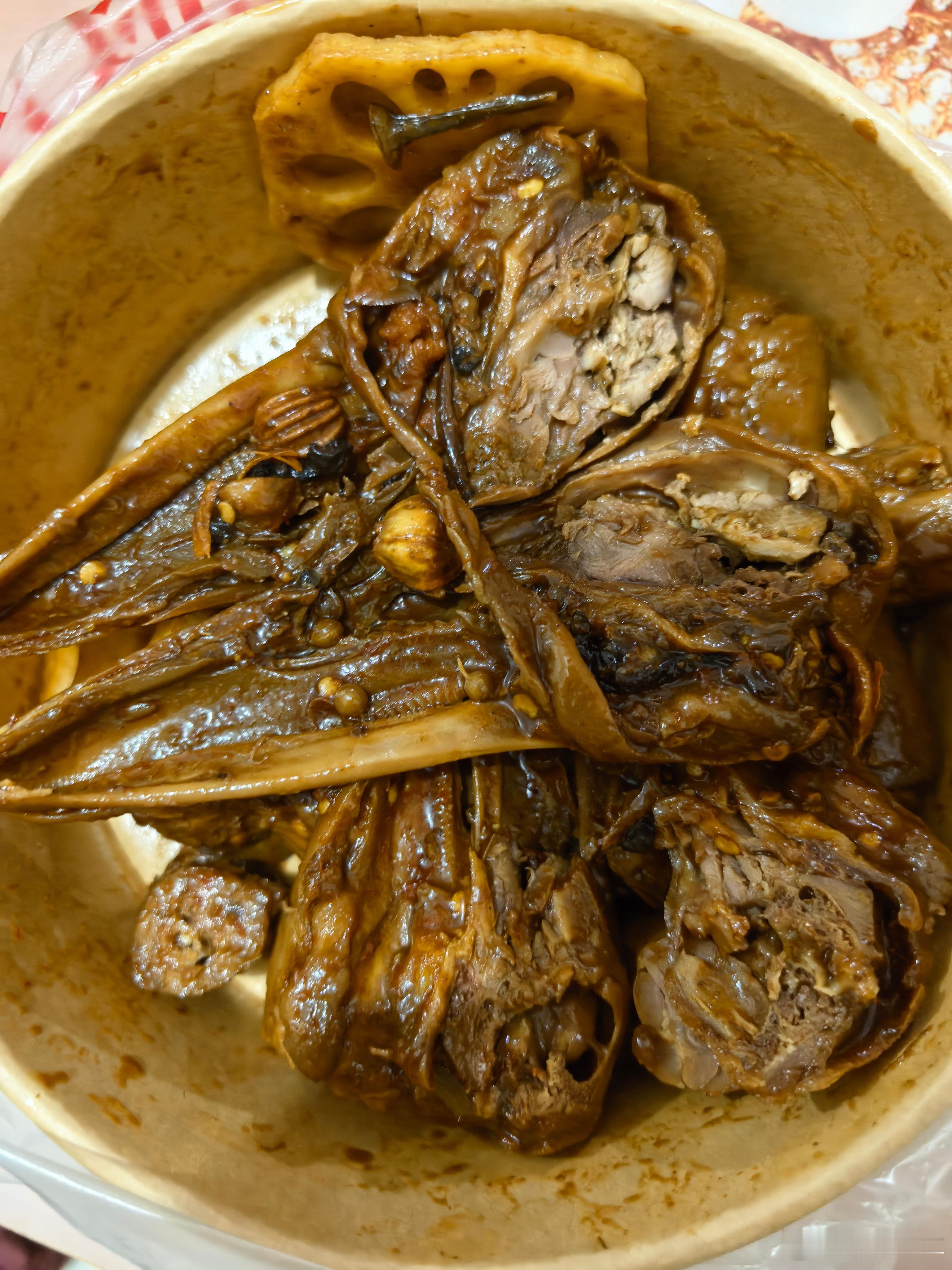 好喜欢吃这个鸭头啊，但是我身边好多朋友都很抗拒，不吃这东西，你们爱吃鸭头吗？ ​