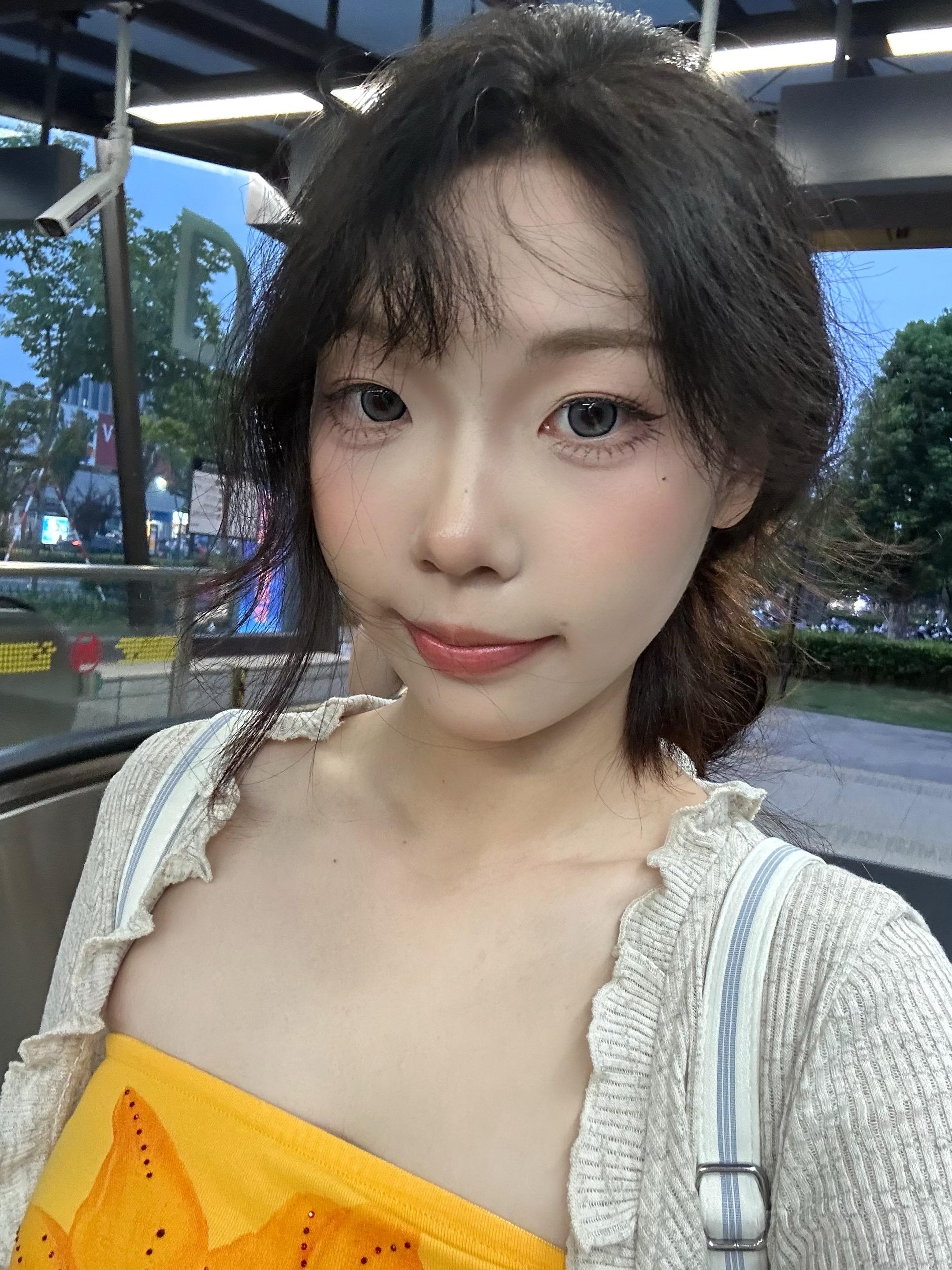 不受控制的刘海。
