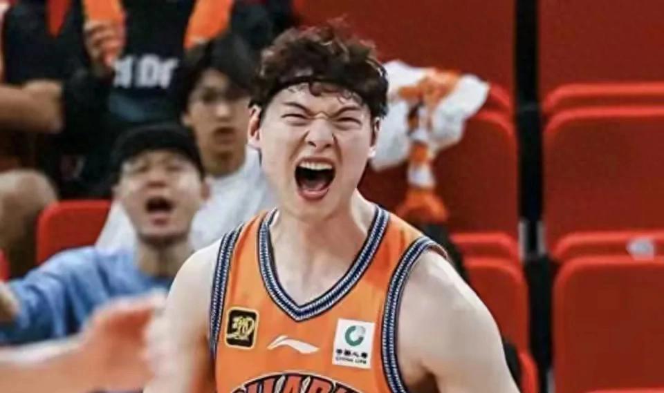 上海队时隔24年重夺“至尊鼎”，祝贺他们，他们配得上这份荣耀。不管从赛季的最长连
