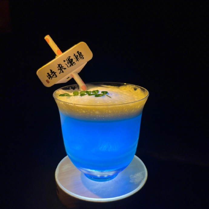 𝗘𝗻𝗷𝗼𝘆 𝗟𝗶𝗳𝗲☕ᨒ“好像已经习惯所有的情绪都自我消化  