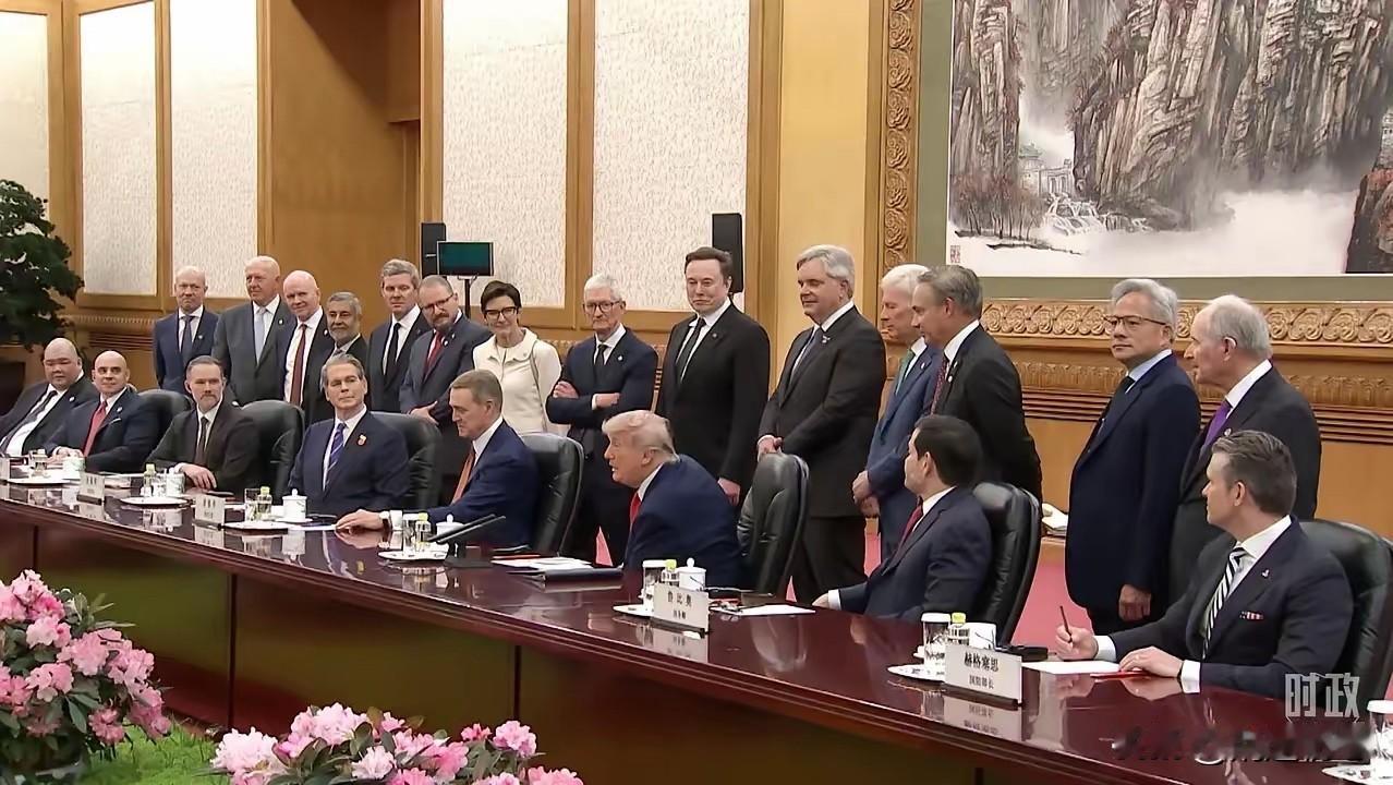 如果一个美国人坐在我们这边，美国人会有什么感觉？
一个华人准确地说是华裔，能坐在
