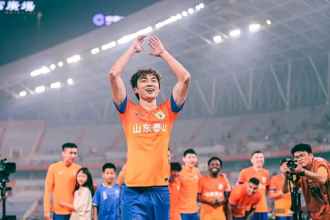 大战在即，国足又损一员大将，国足是不是考虑从大局出发，补招吴兴涵？
  国足官方