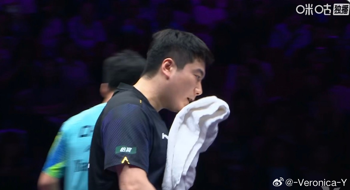 向鹏1-1梁靖崑吭哧带喘的 