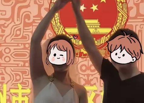 “不共财产不共心”。97年小伙子领证了把婚前财产，房子，存款全部赠与99年的妻子