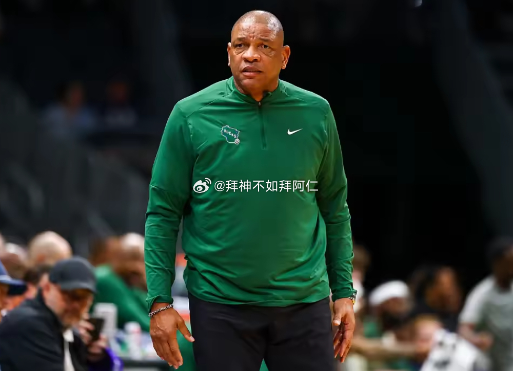 今日，NBA常规赛继续进行，雄鹿在主场以123-99战胜独行侠。此役，字母哥的弟