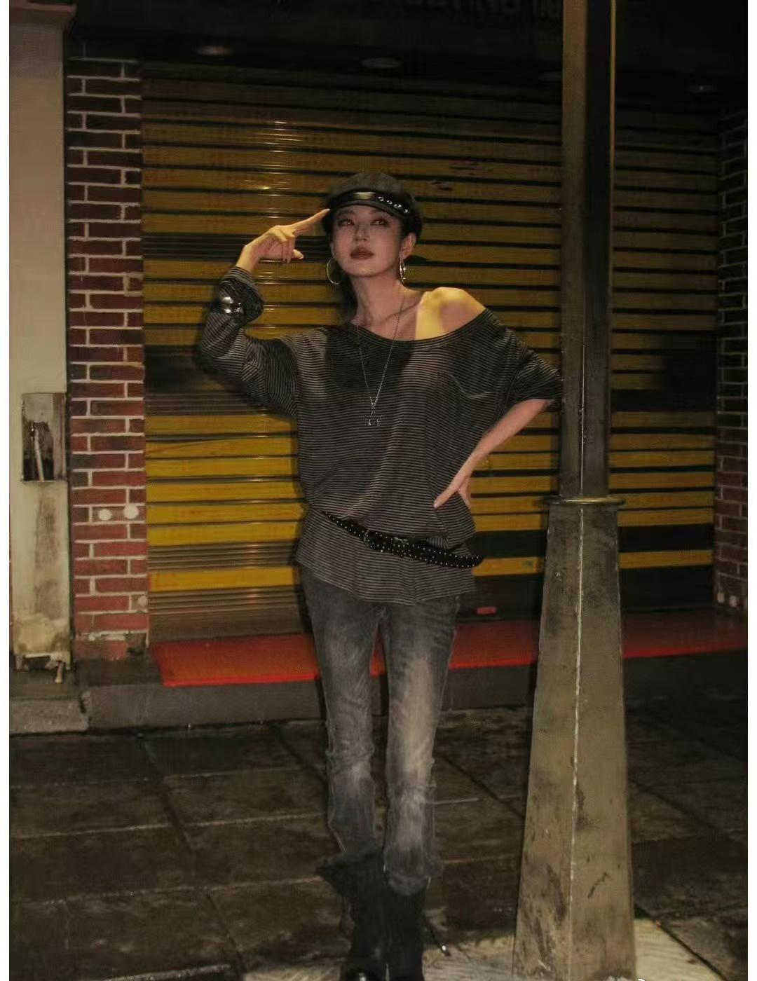 这套造型氛围感直接拉满，复古精致妆容，明艳又带着易碎感，兼具大女主气场与倔强故事