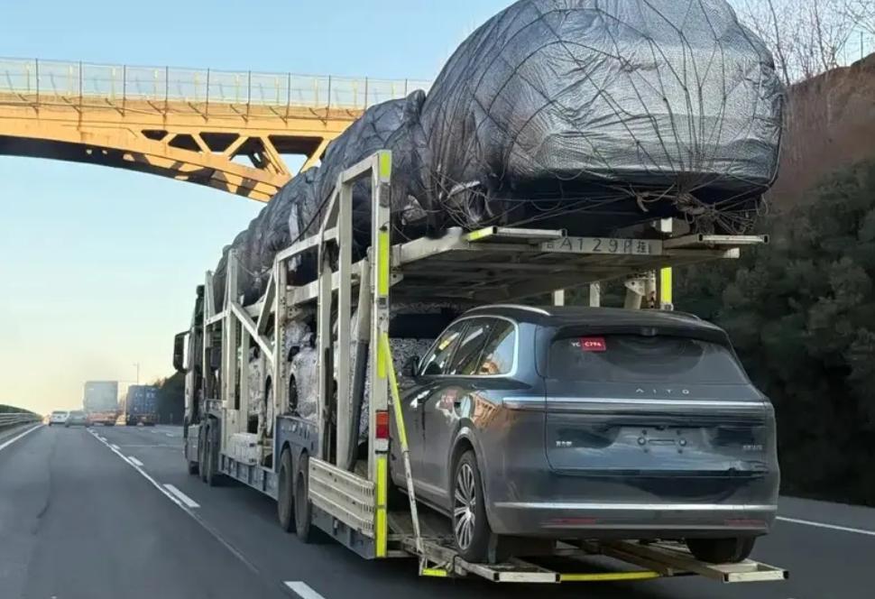 兄弟们，问界M6要来了！作为鸿蒙智行下的畅销品牌，问界M6无疑将搭载华为乾崑AD