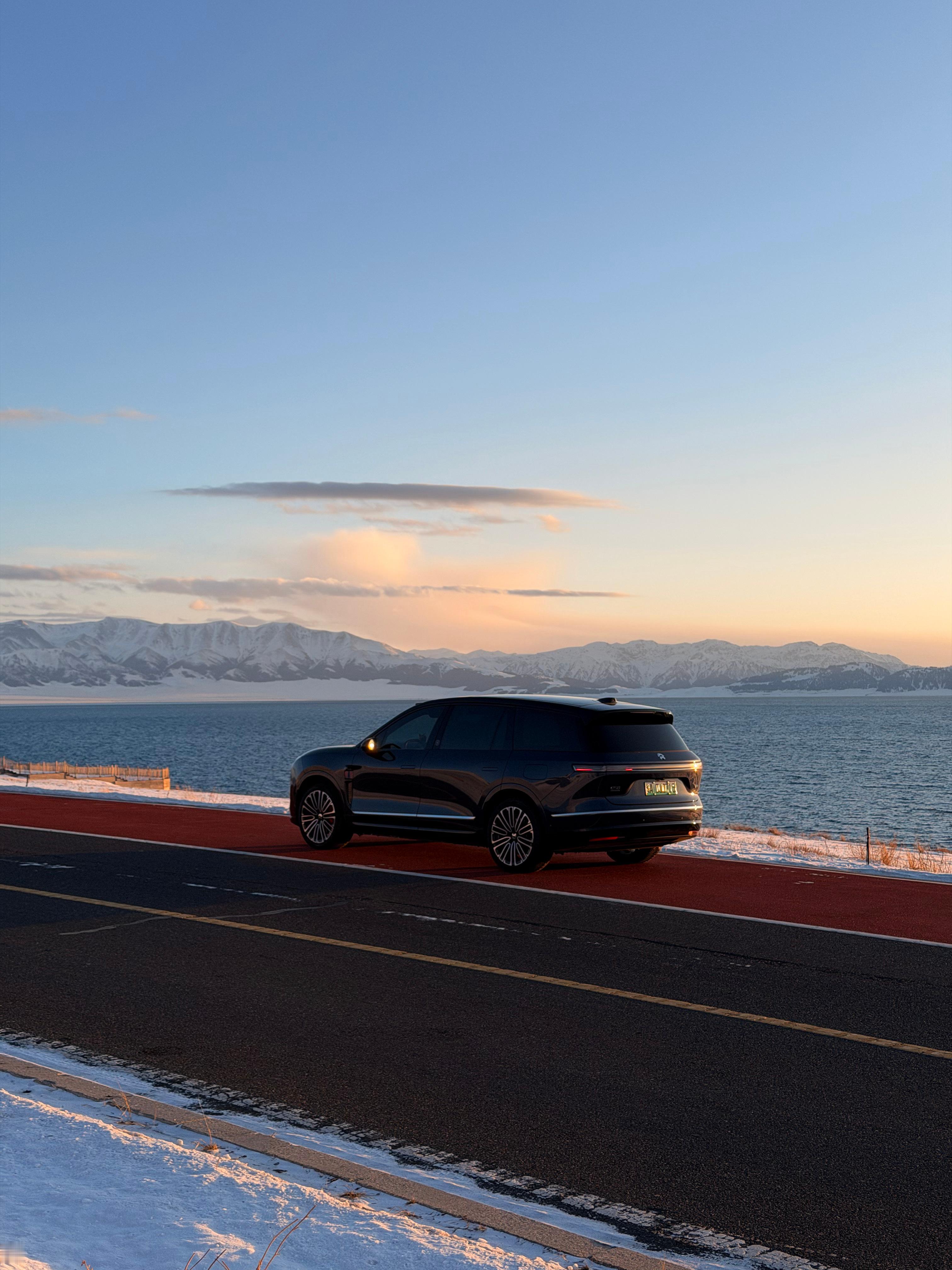 幸福就是和你一起去很多地方蔚来全新es8西安自驾新疆 博乐·赛里木湖国家级风景名