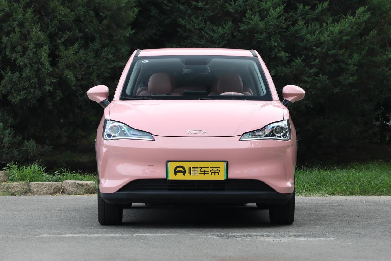 最近在懂车帝上刷到一辆粉色哪吒V，中山本地的，一手，地库里停的，才开7000公里