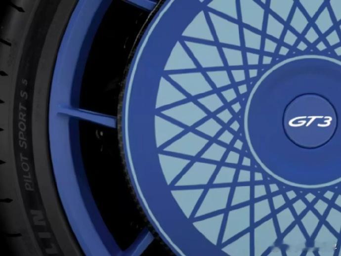 【保时捷推出911GT3匠人版，限量 30 台专供日本】保时捷专属定制工坊推出仅