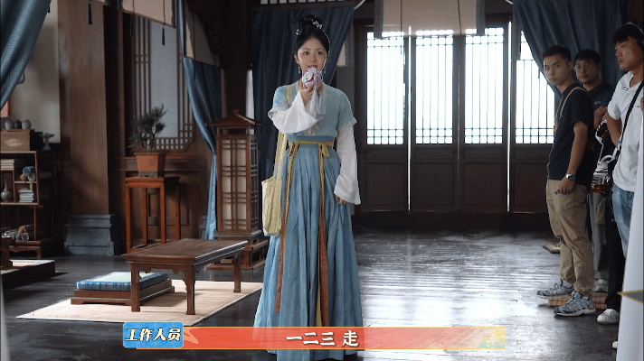 谭松韵四折叠怎么折都很甜  此时此刻最为期待的一部剧就是谭松韵新剧蜀锦人家！看谭