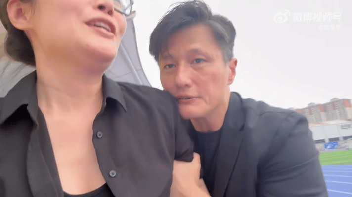 徐冬冬跑步摔了  竞技变撒糖🍬意外摔倒收专属尹子维服务