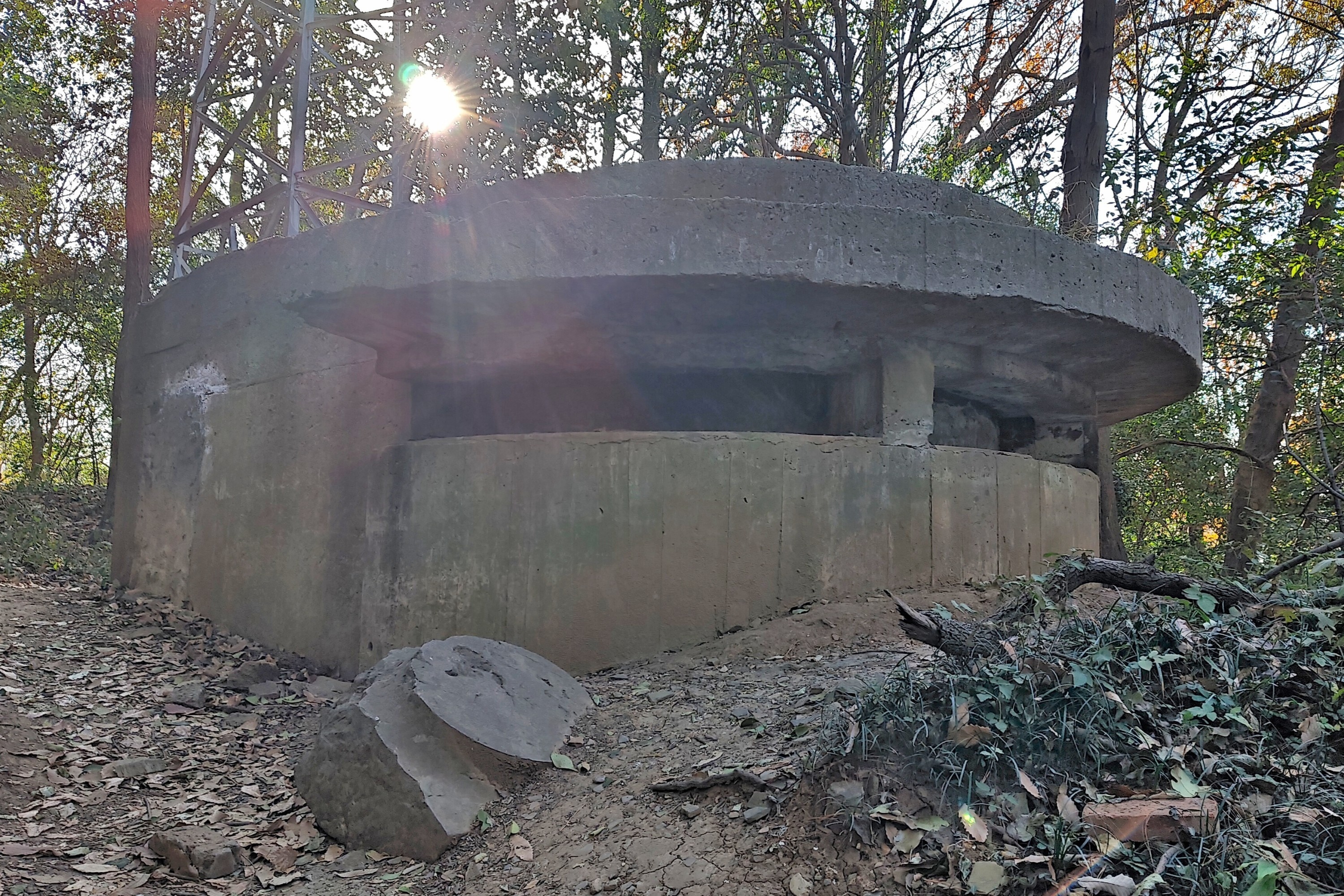 飞扬军事1937年12月10日，日军向南京城发起总攻击。日军第六师团集中火力轰击