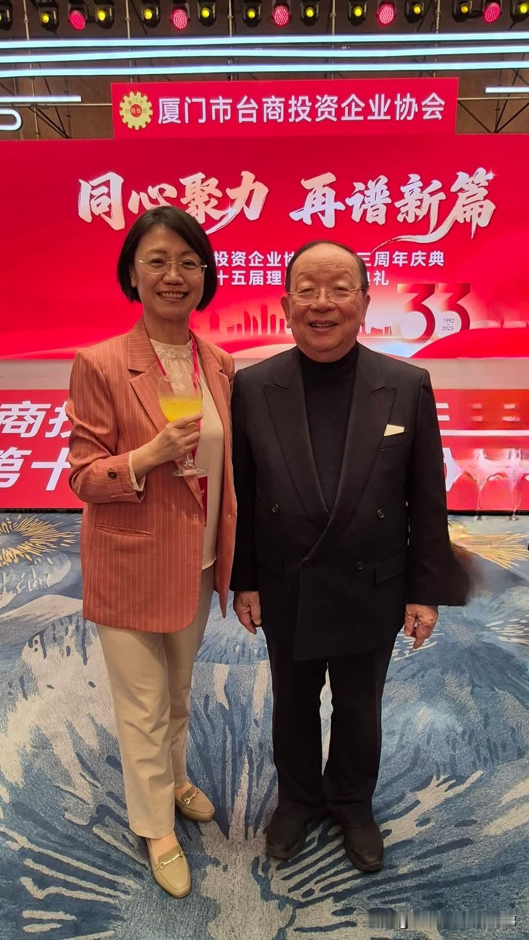 叶元之翁晓玲访厦门遭绿营围攻
前两天，厦门台商召开成立33周年大会，中国国民党前