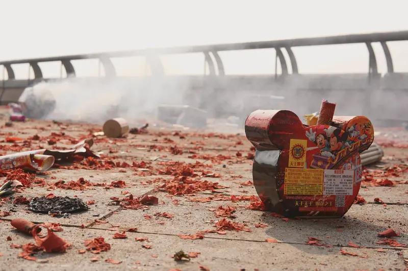 • 积极意义：

• 传承民俗文化：烟花爆竹是中国传统优秀文化重要载体，承载了人