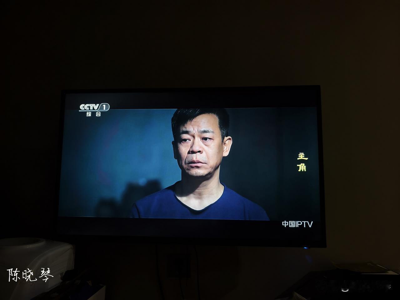 导演眼睛瞎了吗？睁着眼睛糊弄观众找这么两个老的演员演30岁左右的人真的是太可怕