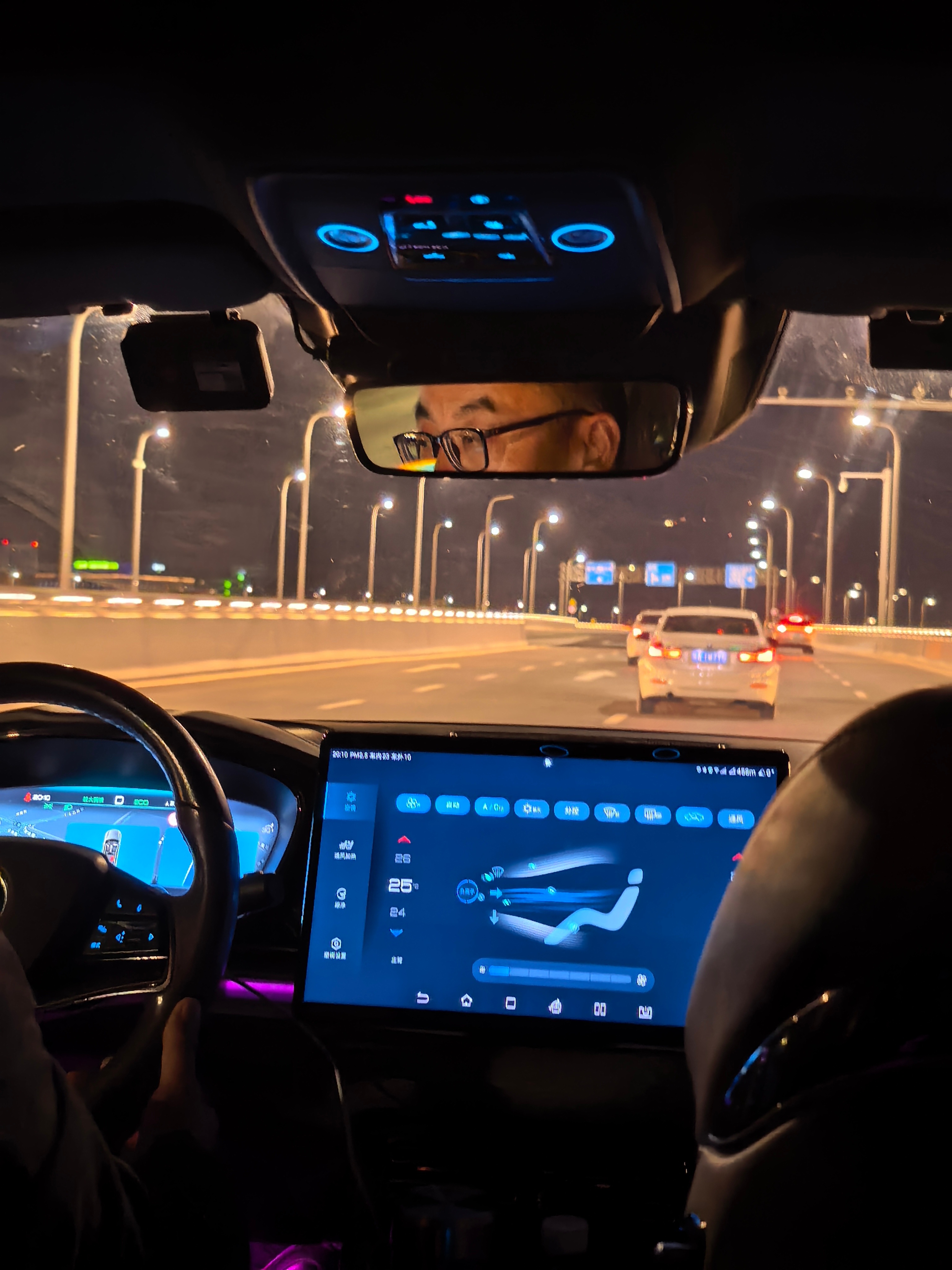 第一次晚上来西安咸阳机场色调很舒服，也很有文化气息 咸阳·西安咸阳国际机场