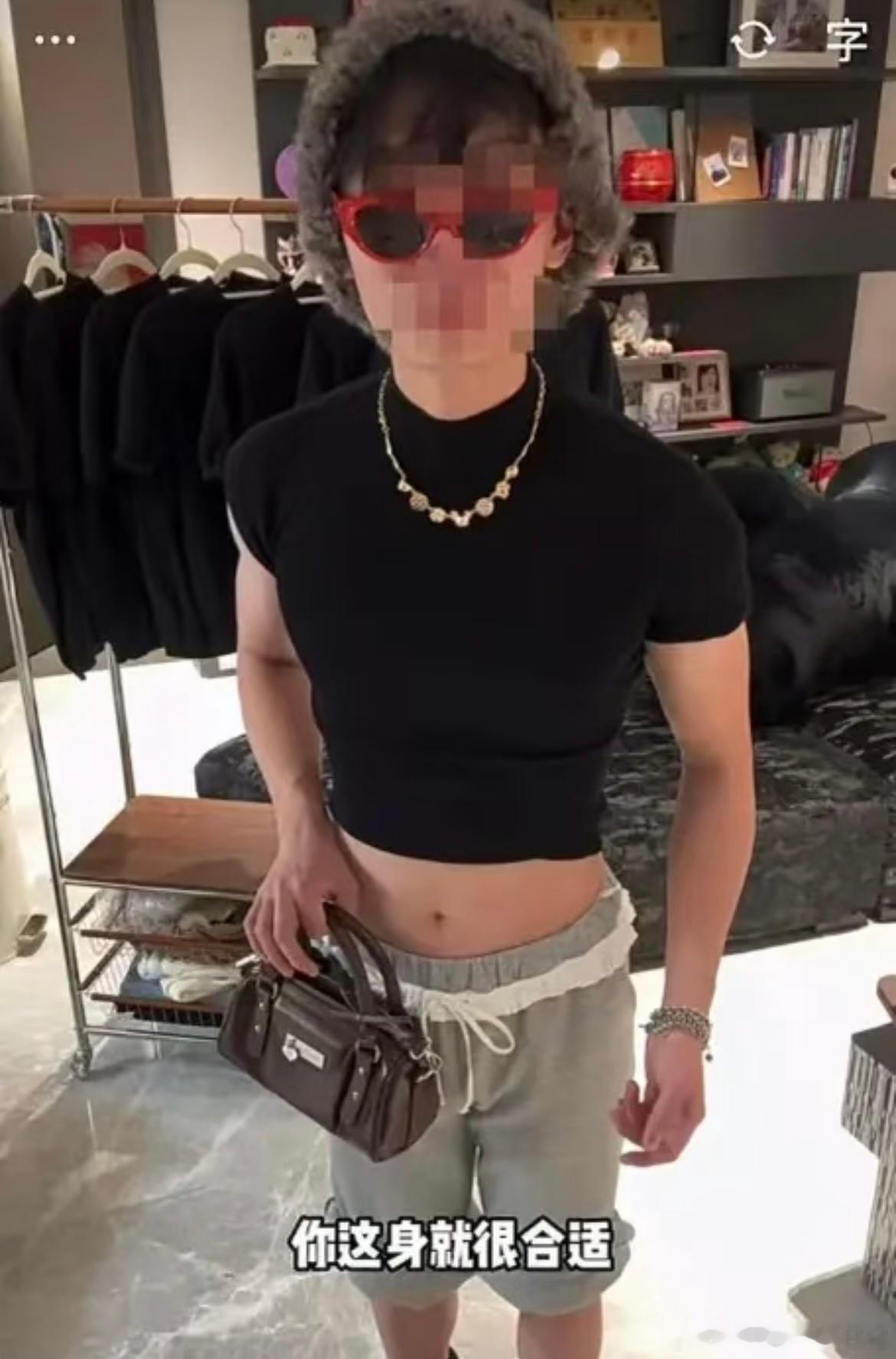 ai每日穿搭一头钻进笑声里 第一批让AI帮自己搞穿搭的年轻人，已经翻车了对于整天