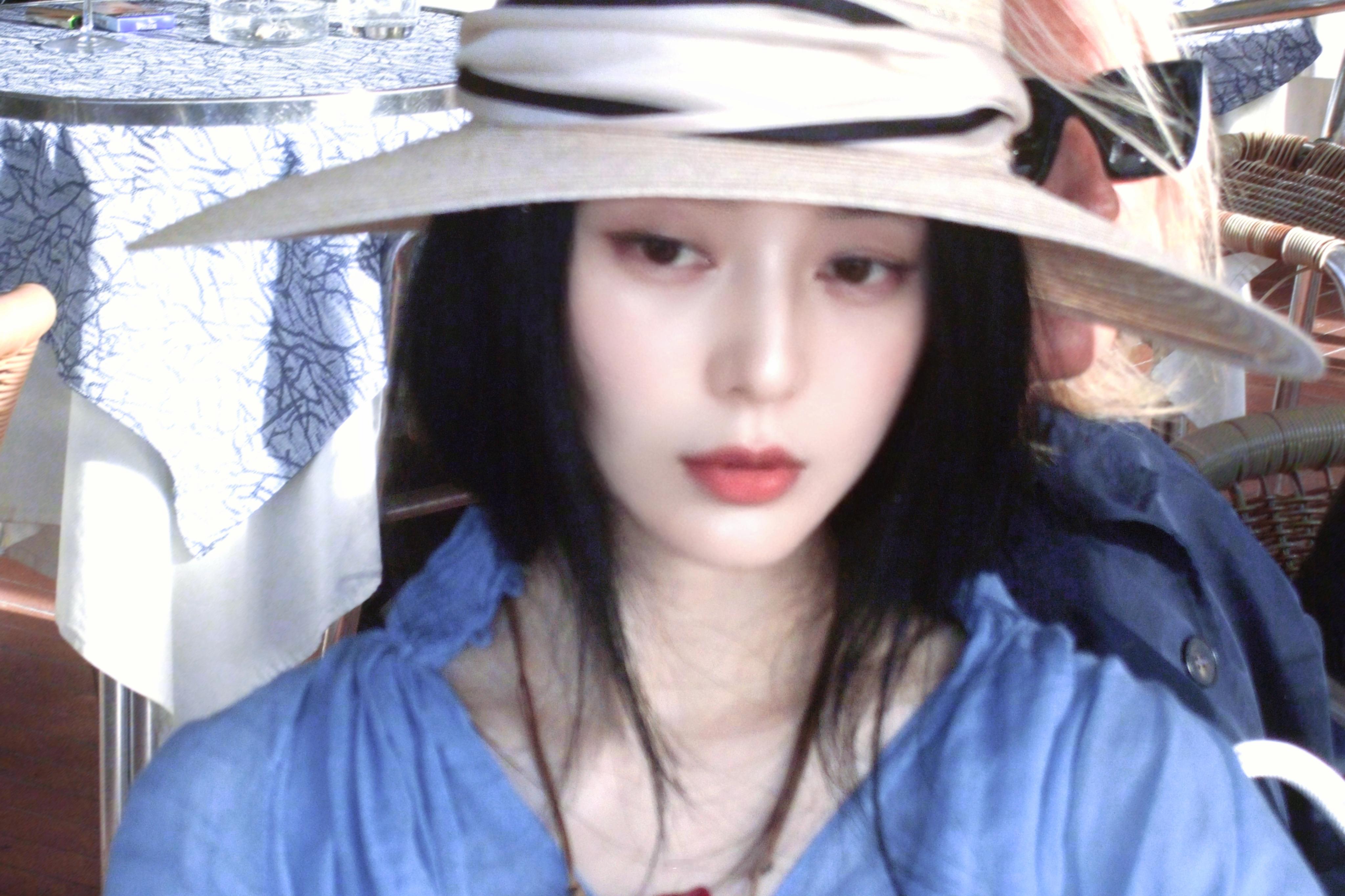 𝙻𝚎 𝚟𝚎𝚗𝚝 𝚌𝚊𝚌𝚑𝚎 𝚕𝚎𝚜 𝚙𝚎𝚗𝚜