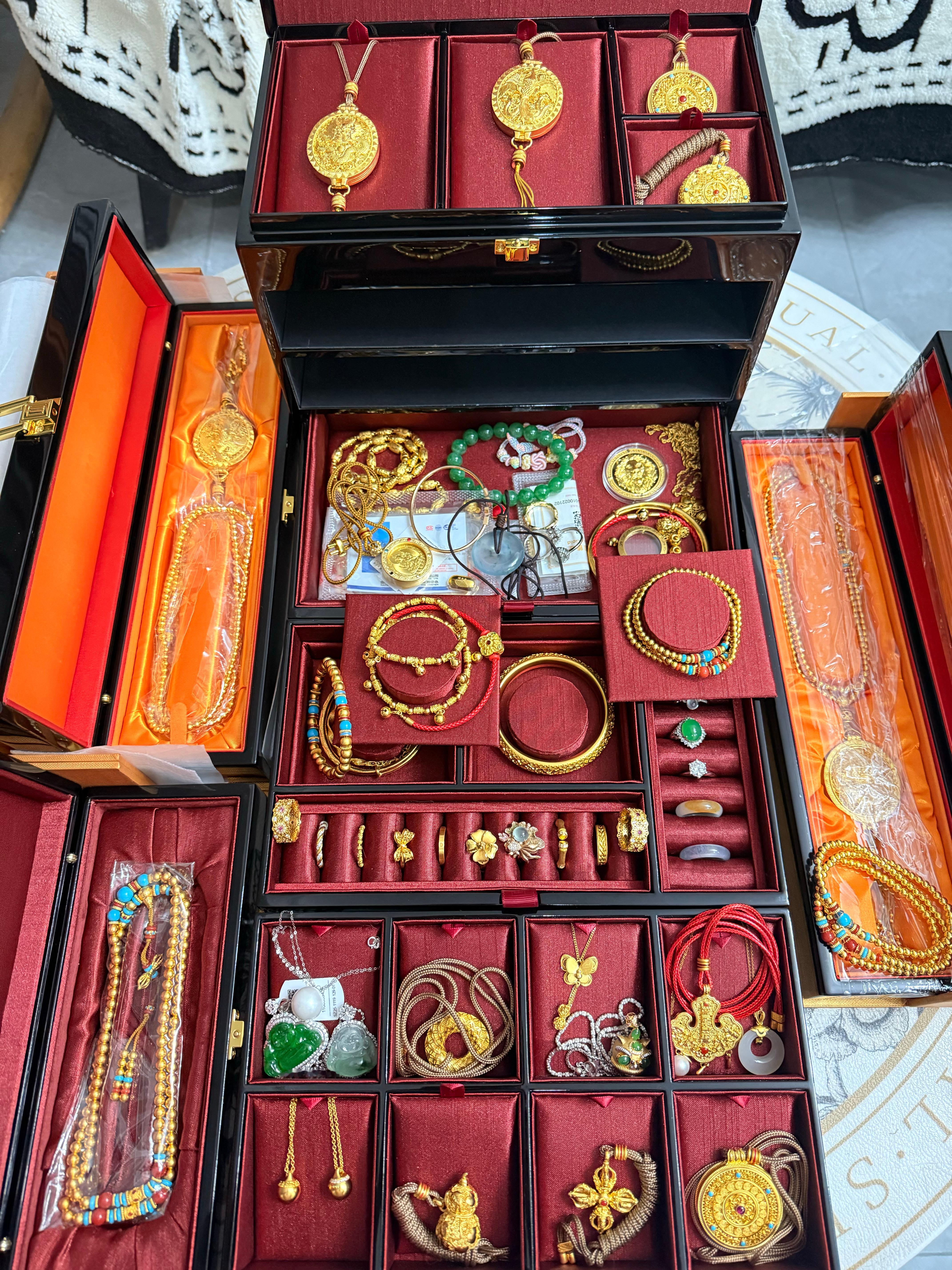 300w不到。老铺黄金