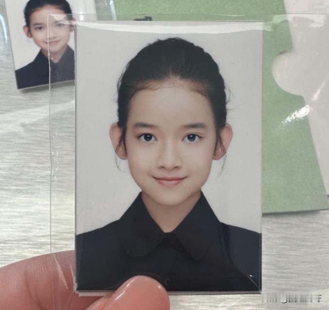 本以为董璇的女儿小酒窝已经够美了，不曾想聂远的女儿，才是真的会遗传，才10岁就已