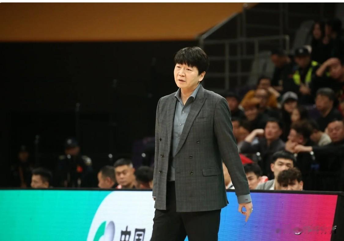 高诗岩2年D类合同顶薪与山东男篮续约，作为一名已经30岁的老将来说，这份顶薪合同
