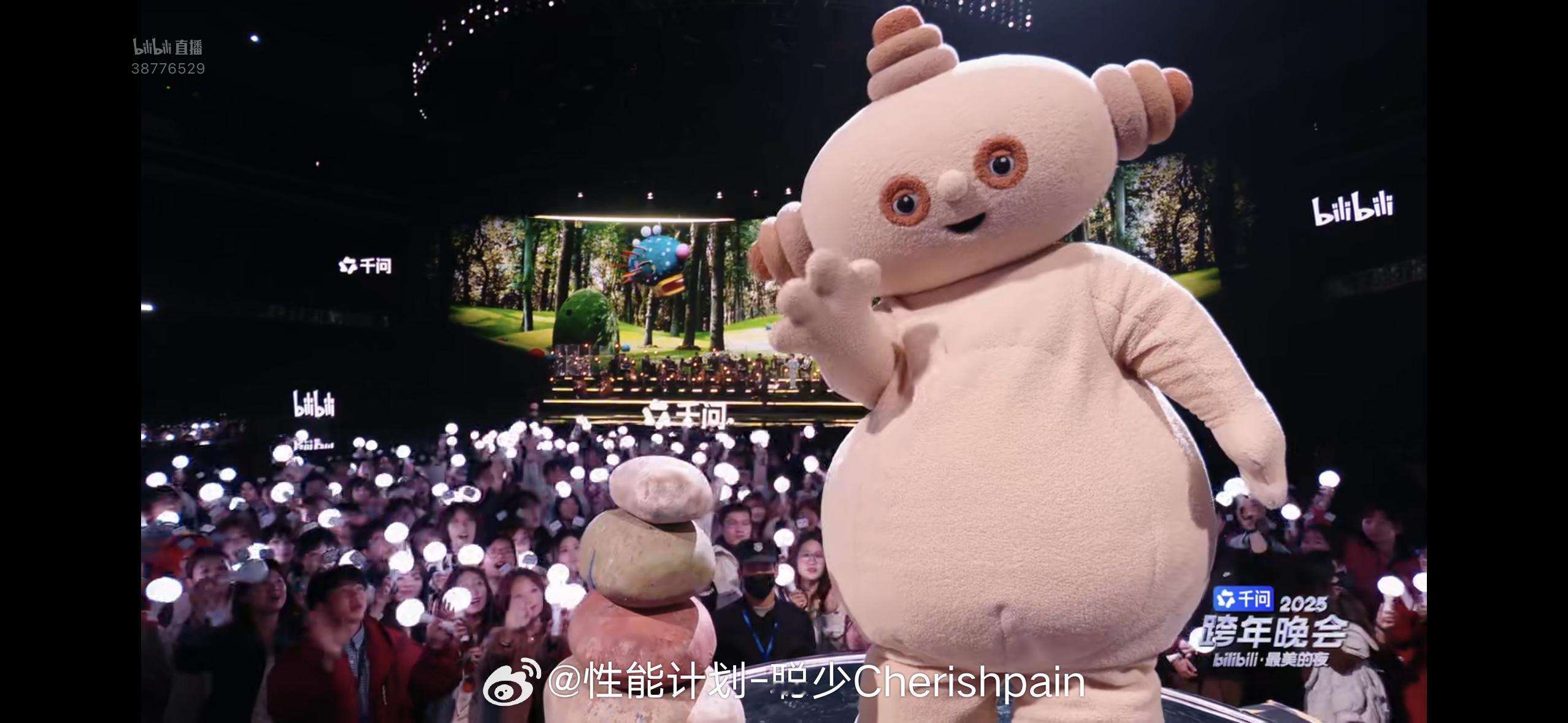 B站跨年晚会开场玛卡巴卡还是有点炸裂的 