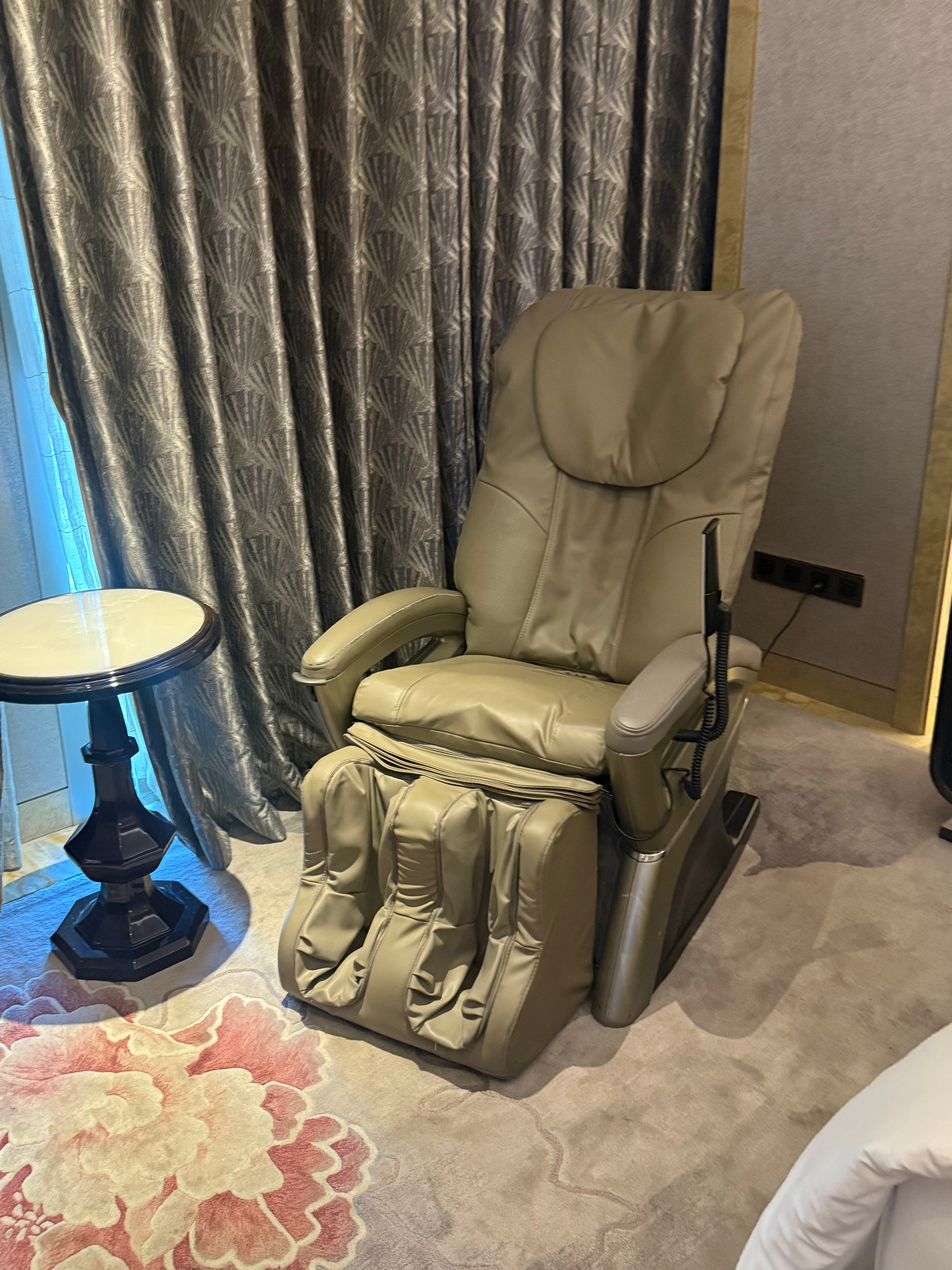 第一次住有按摩椅的酒店看图二的力度就直接我被锤麻了来四川 安逸啊 