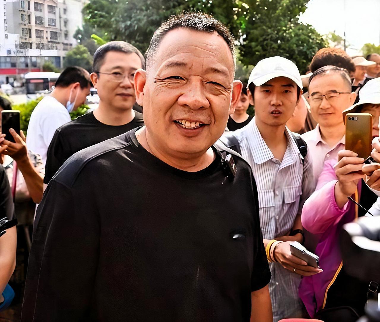 “四年制”不是培养，是甩锅

胖东来又上热搜了。这次不是发钱，不是放假，而是一纸