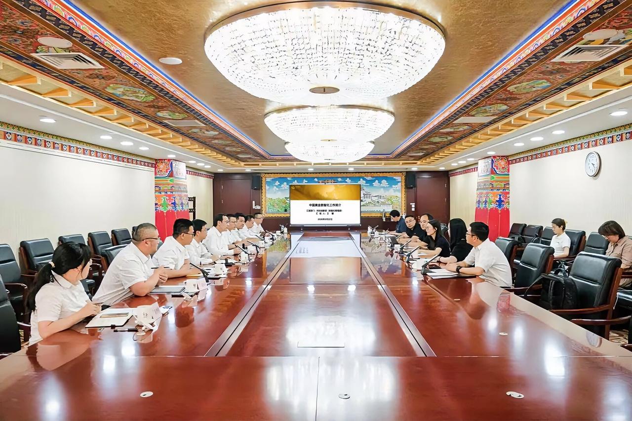 6月22日下午，中国黄金集团有限公司党委副书记、董事、总经理殷长波在总部会见百度
