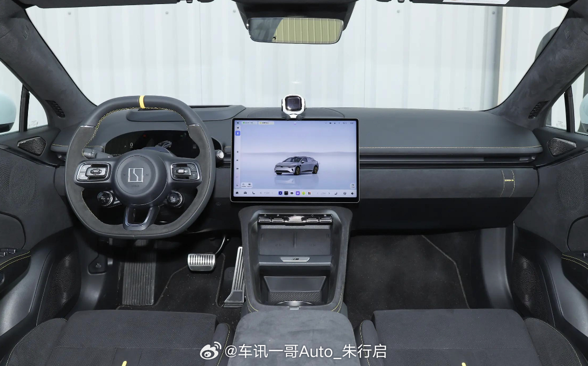 2026款极氪007GT顶配版的实车图曝光，新车选装FR-LINE性能套装，采用