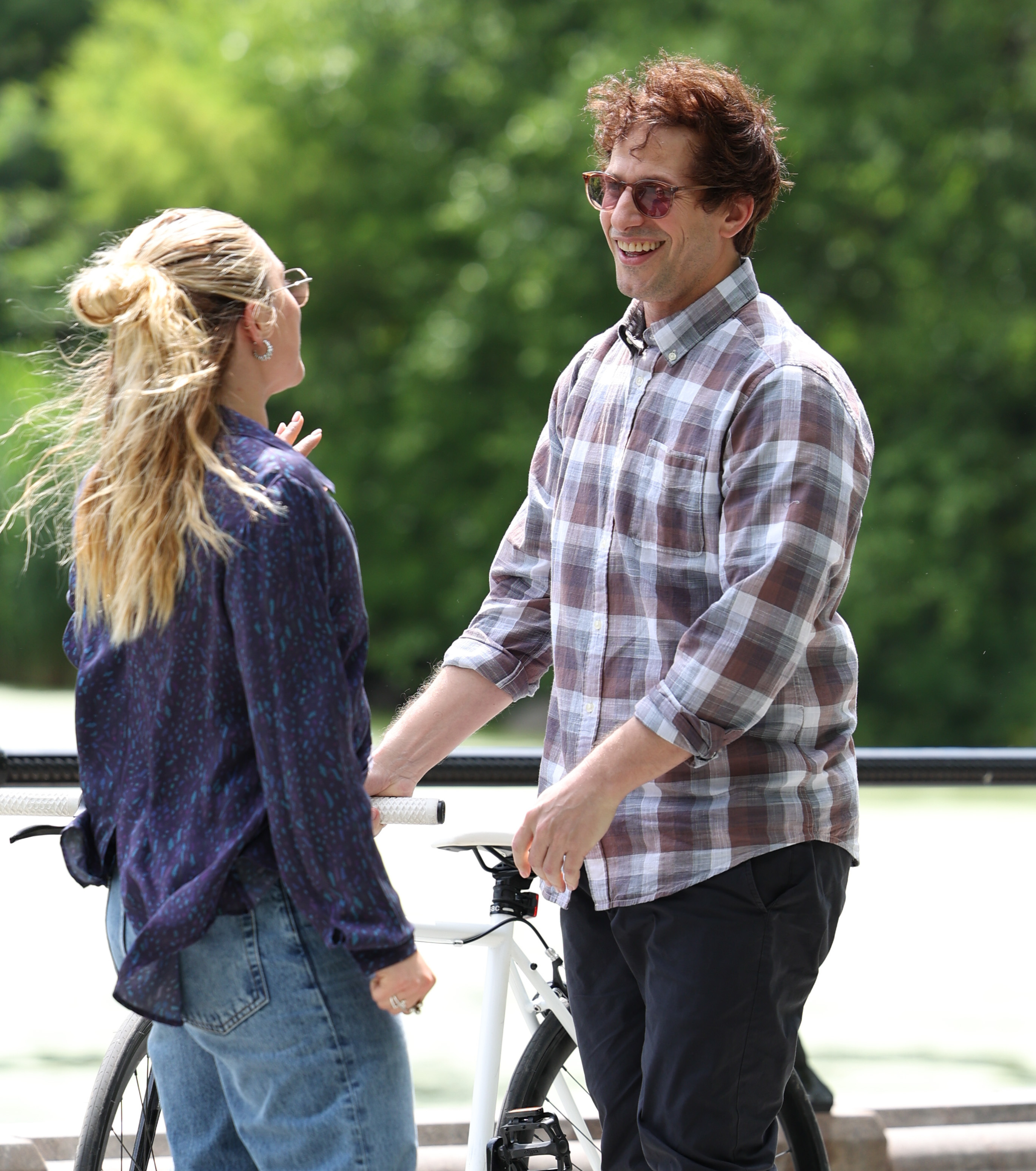 皮尤 Florence Pugh 和 三表哥 Andy Samberg 在纽约中