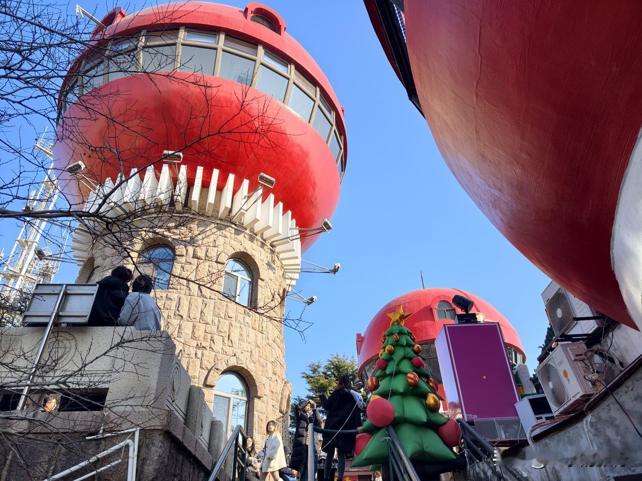 早上7点，从潍坊下辖的18线小县城安丘出发，第一次自驾大城市青岛老城区。其实，我