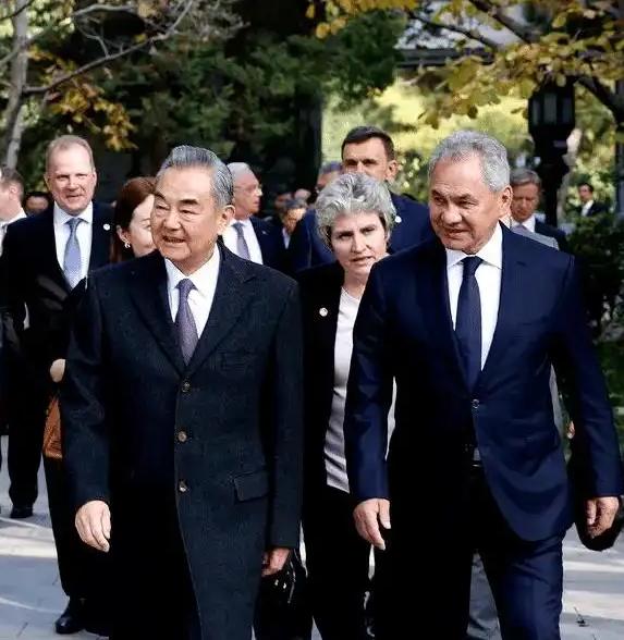 中国和俄罗斯正式谈妥，这下该日本人傻眼了！绍伊古公开发声：中俄两国将斩断军国主义